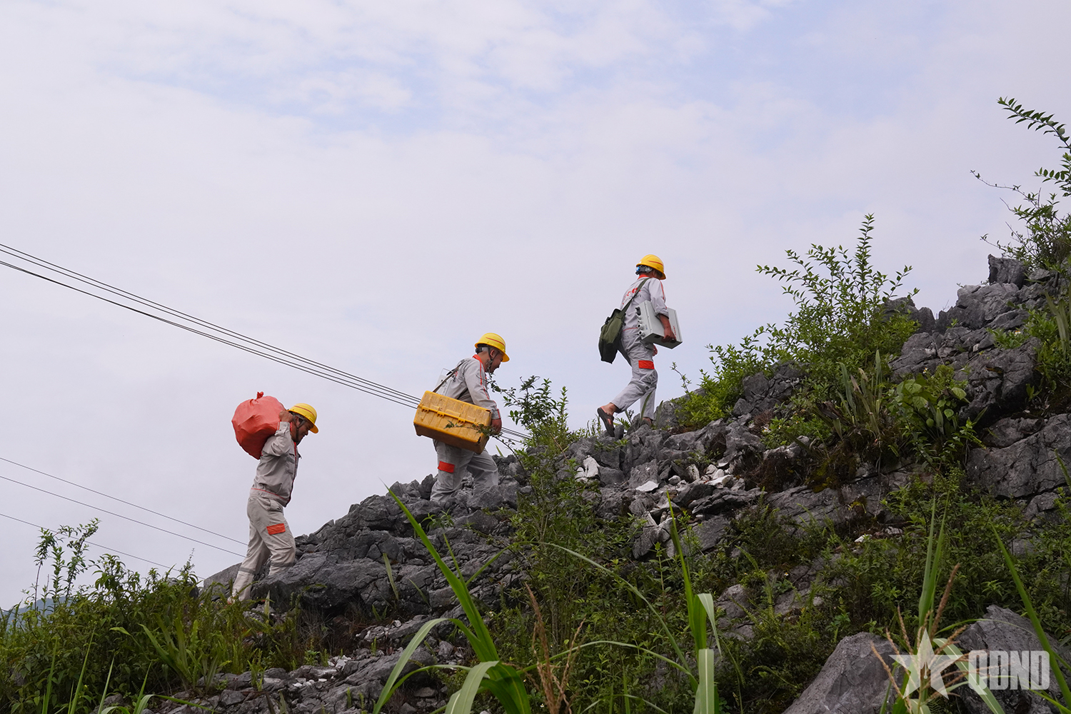 Xóa lõm sóng viễn thông và hành trình nối những bản làng với thị trường
